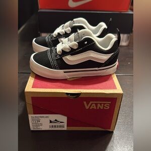 Brand new Vans Knu Skool Elastic Lace Black/White Toddler size 7c